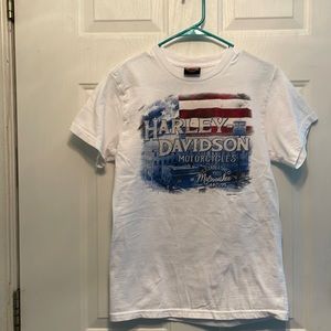 While Harley-Davidson T-shirt